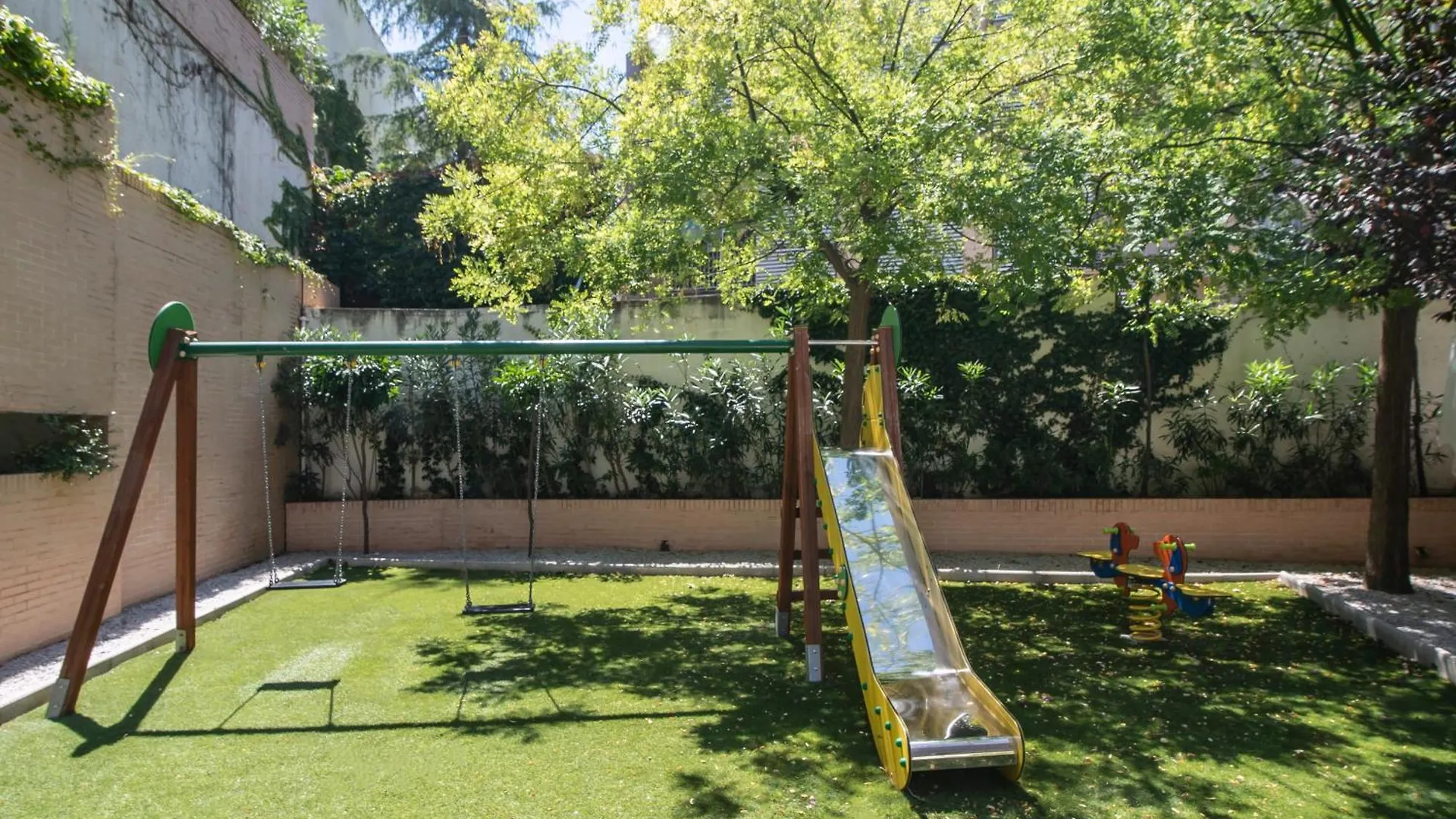 Hotel Granada By Pierre & Vacances 4*,